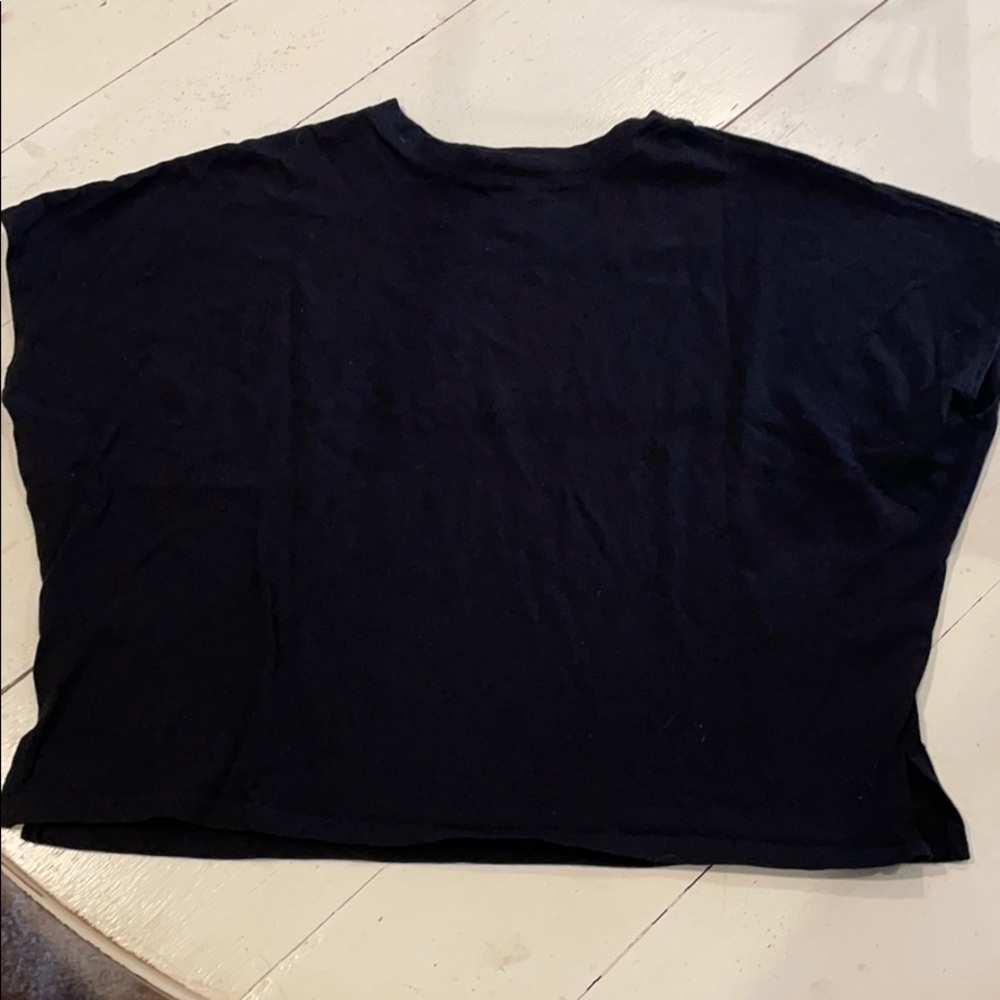 Black cap sleeve tee